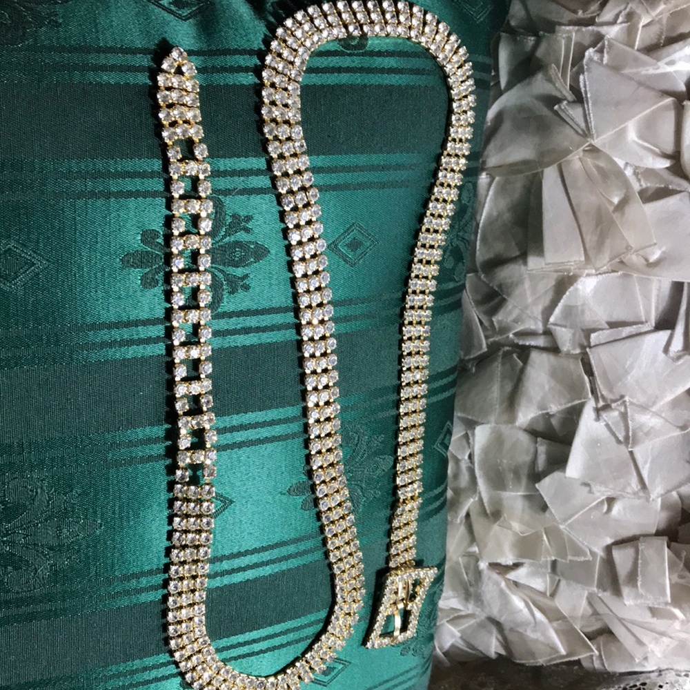 Crystal belt